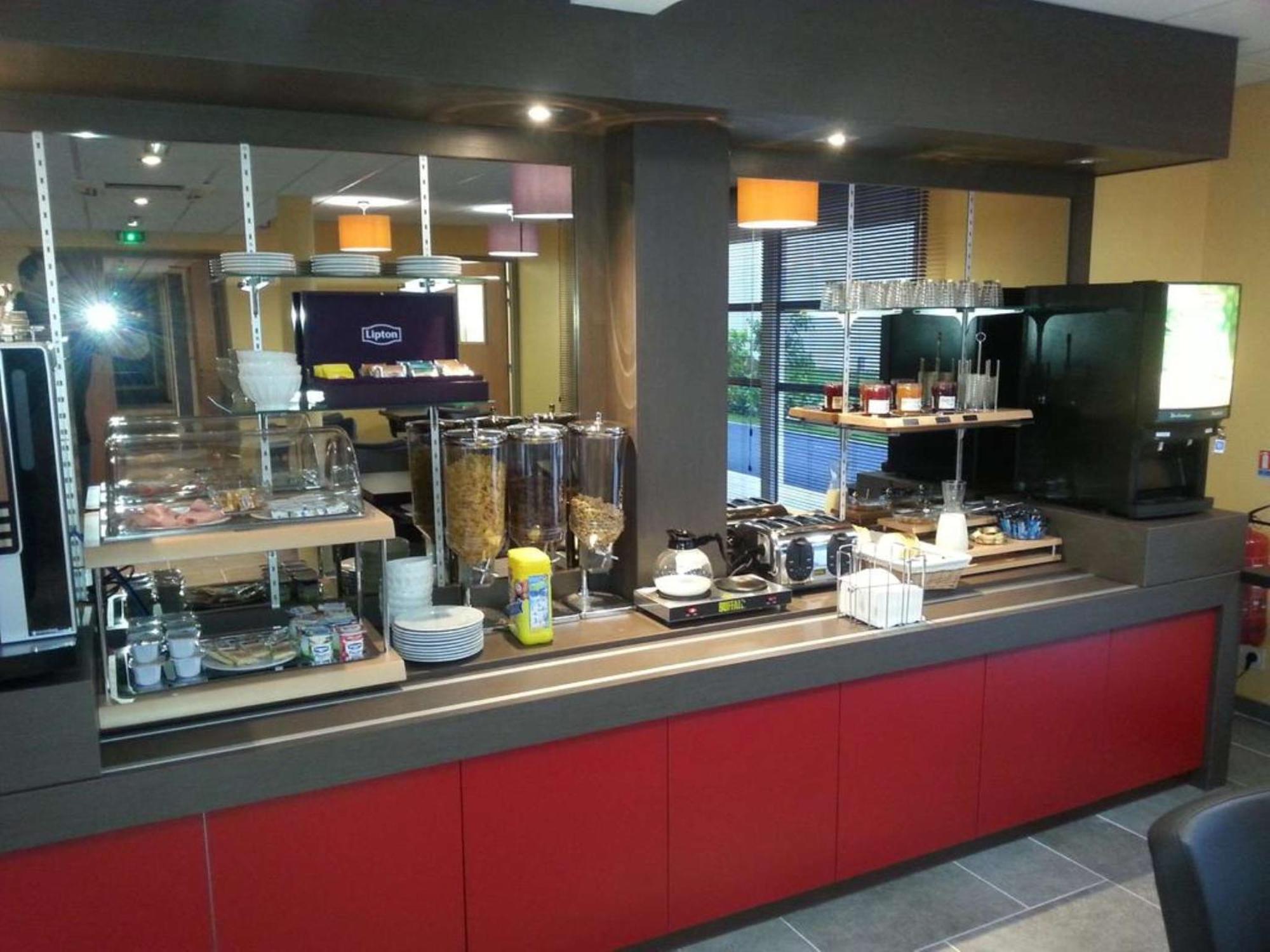 Brit Hotel Confort Villeneuve Sur Lot Bias  المظهر الخارجي الصورة