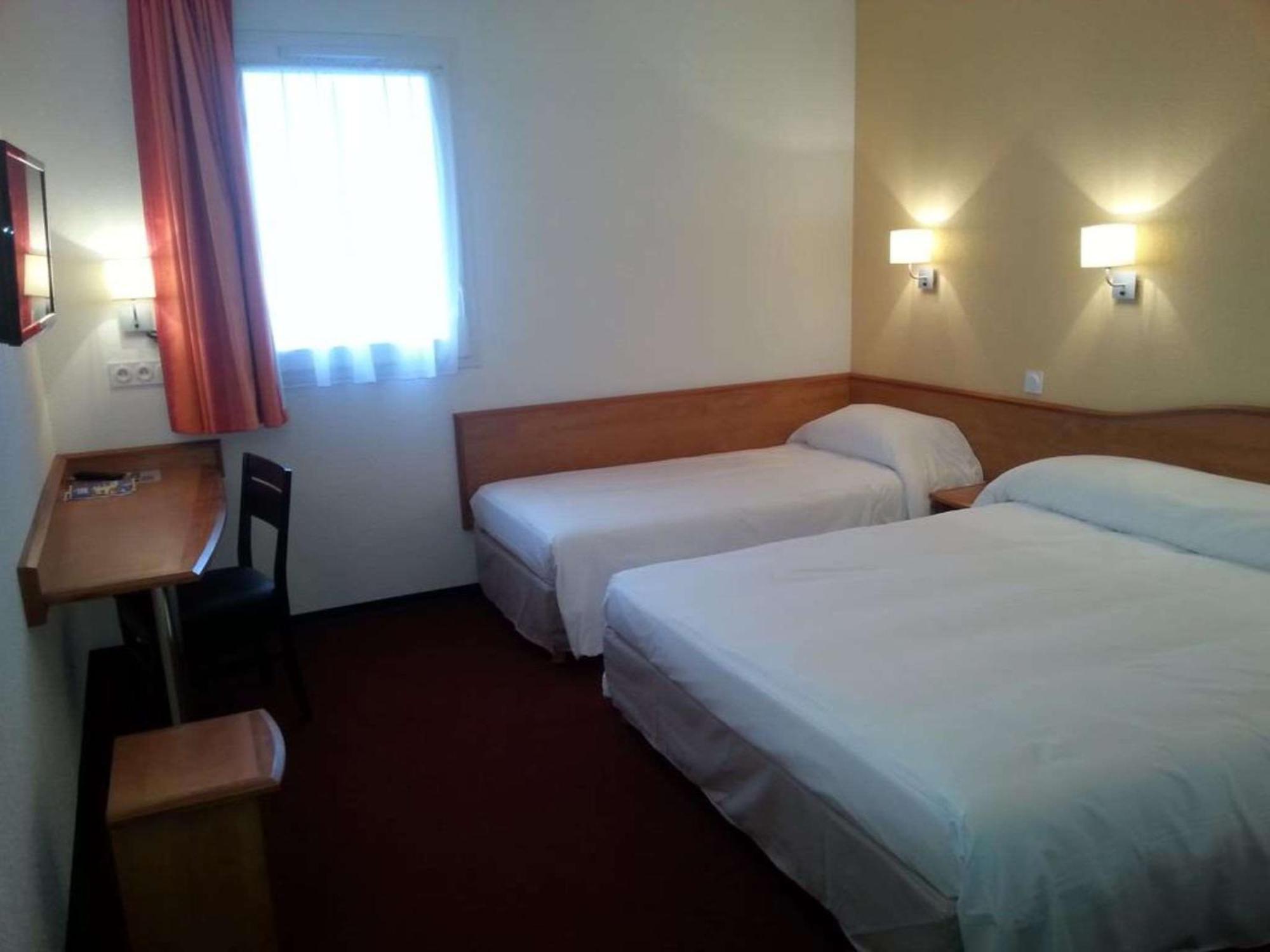Brit Hotel Confort Villeneuve Sur Lot Bias  المظهر الخارجي الصورة