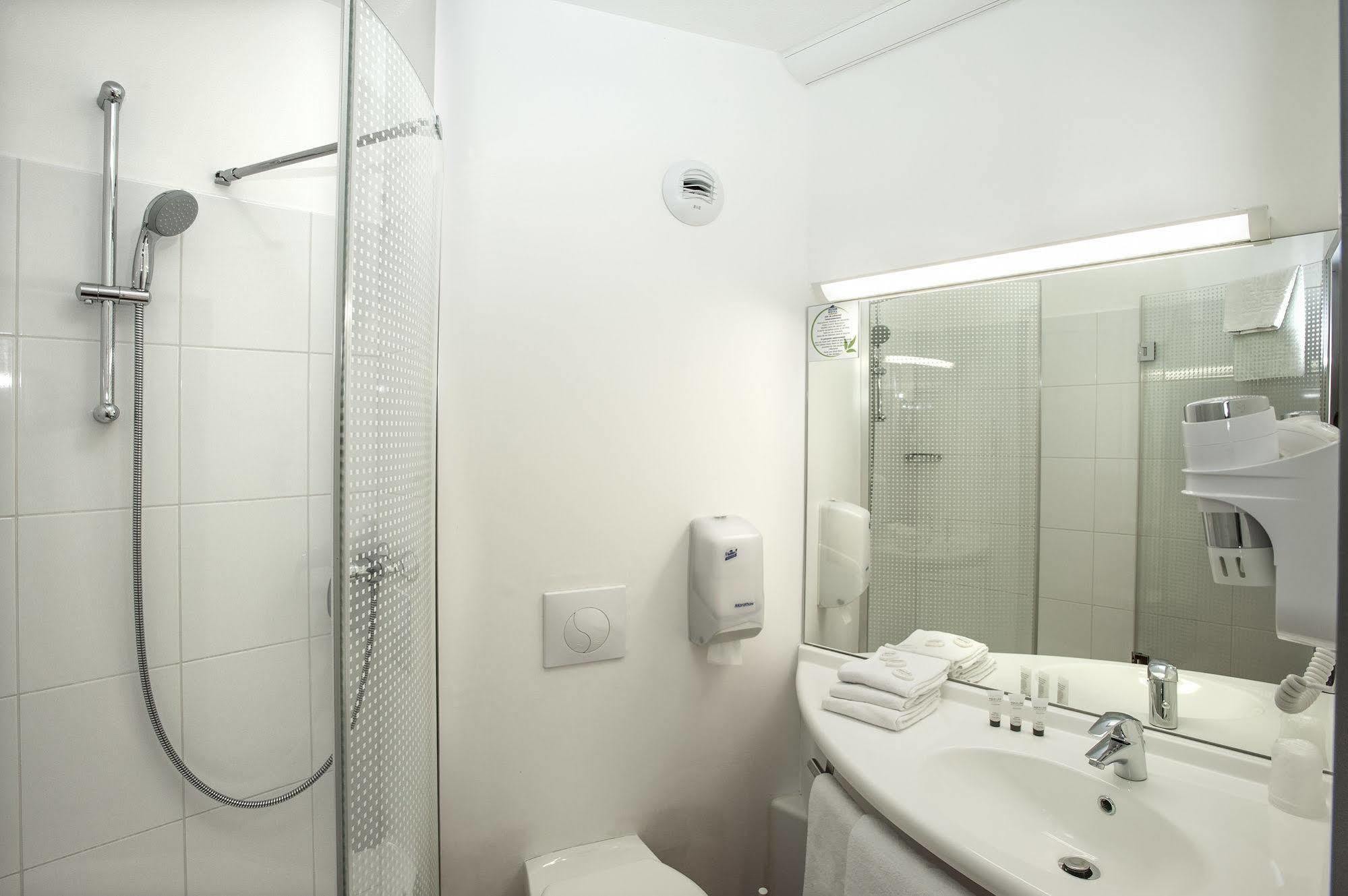 Brit Hotel Confort Villeneuve Sur Lot Bias  المظهر الخارجي الصورة